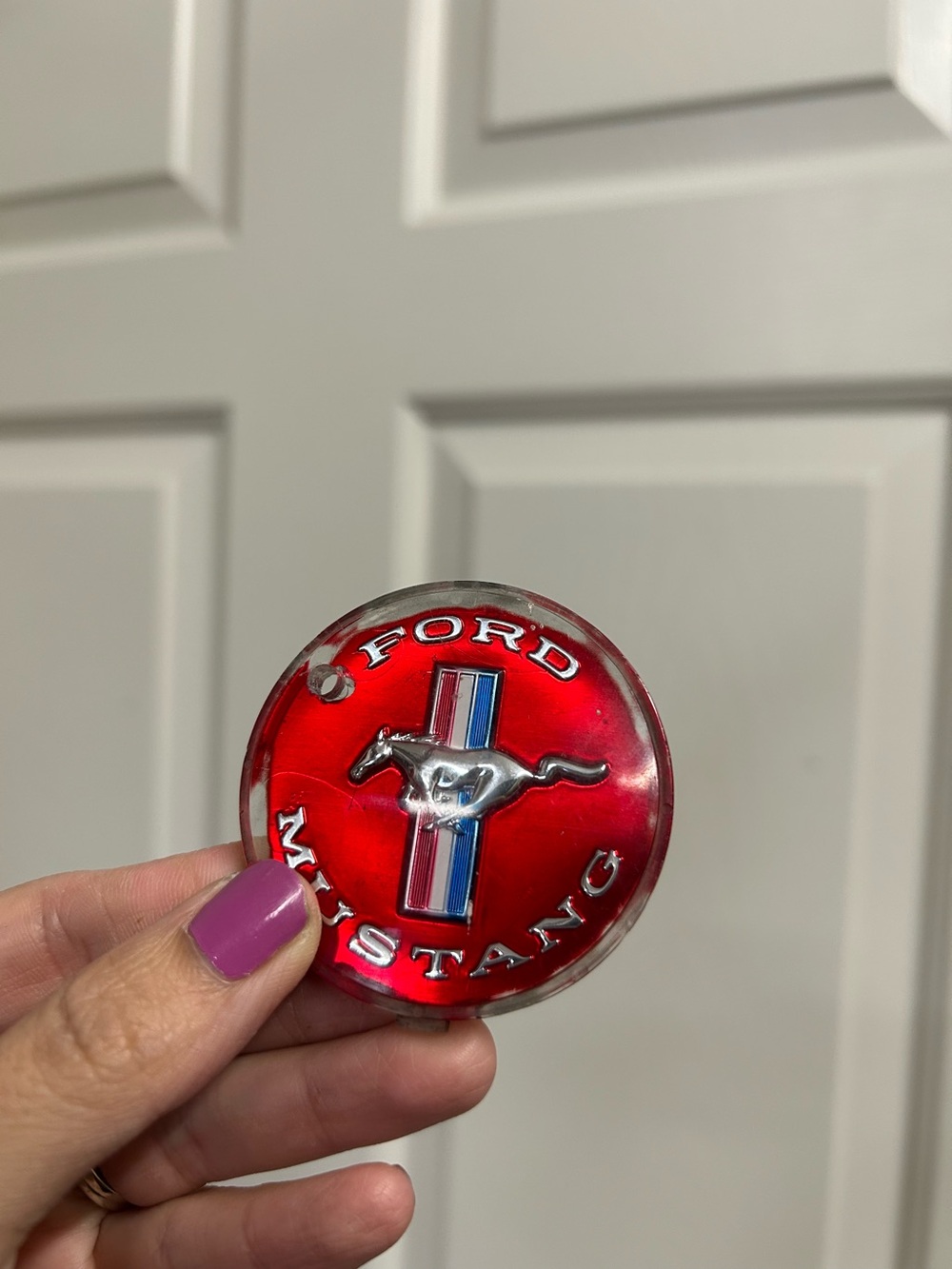 vintage-style Scott Drake Ford Mustang wheel center cap ornament